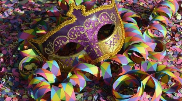 Carnavales en Discoteca Rococo. Disfraces, colores, alegría y mucha diversión. La mejor fiesta de Carnaval